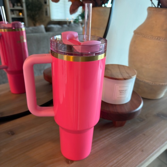 limited edition Stanley The Quencher H2.0 FlowState Tumbler in the "Pink Parade - Picture 3 of 5